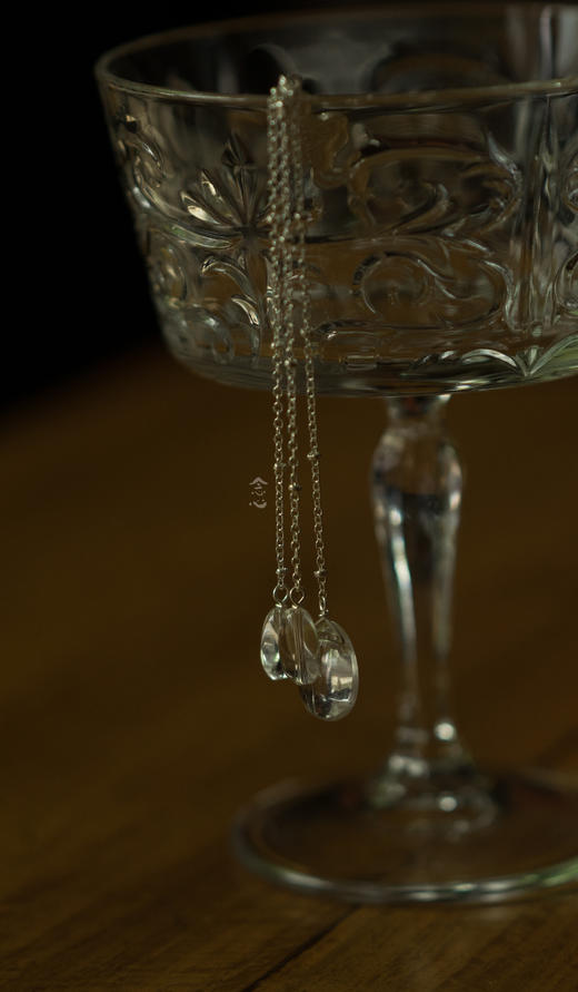 錾刻自在祥云银色耳挂银流苏 商品图2