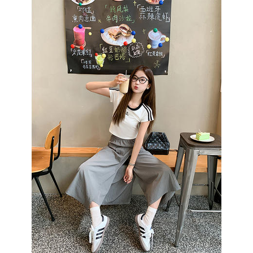 <曾小咸推荐>设计感灰色裤裙撞色圆领T恤 商品图2