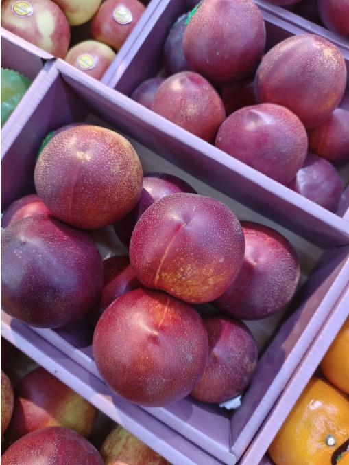 精品麻脸红油桃一斤 商品图0