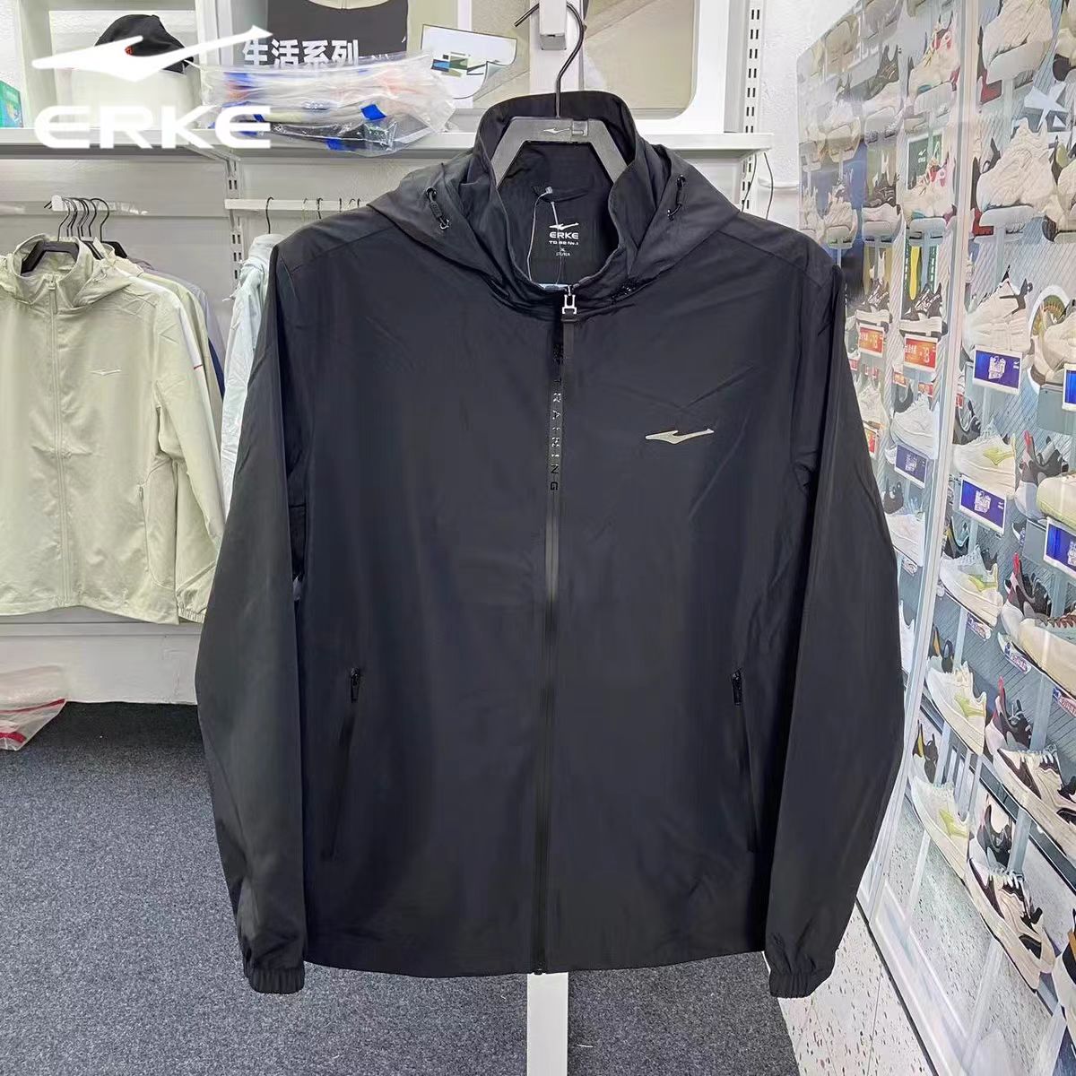 鸿星尔克男风衣