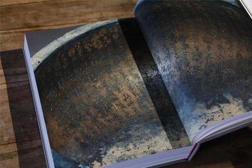 《周秦汉唐文明特集》，一套四巨册，分为《综合卷（上下）》、《法门寺卷》、《壁画卷》，8开精装，页数不便清点，净重约为70斤，仅印200套，上海书画出版社2004年初版，原定价15000元。售价6980 商品图11