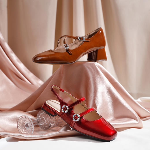 【静音系列】千百度牛漆皮扣式时装凉鞋女玛丽珍凉鞋A25282302 商品图1