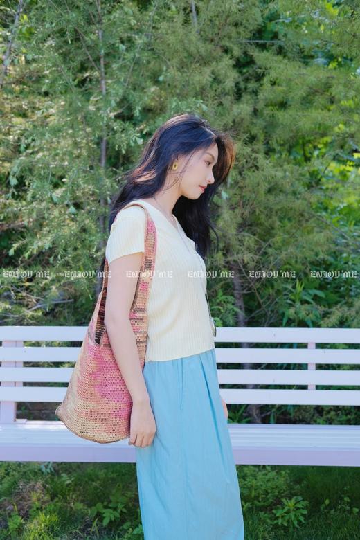 【门店同款】ENJOY夏季“后花园”V领坑条针织上衣 162695183 商品图3