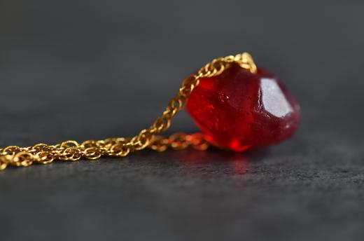 捷克红绿琉璃錾刻银鎏金自在祥云项链 商品图2