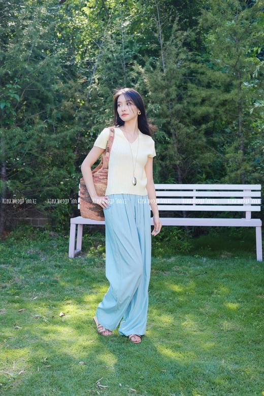 【门店同款】ENJOY夏季“后花园”V领坑条针织上衣 162695183 商品图2