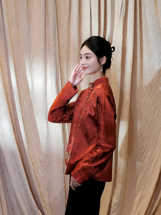 东方境X郭培| 刺绣提花新中式上衣-柿子红 商品图2