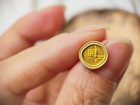 古董科沁金币黄金包镶耳钉