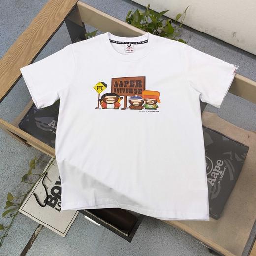 点此购买 AAPE猿人指示牌字母logo图案印花休闲男女情侣圆领短袖T恤 LL 318553 商品图0