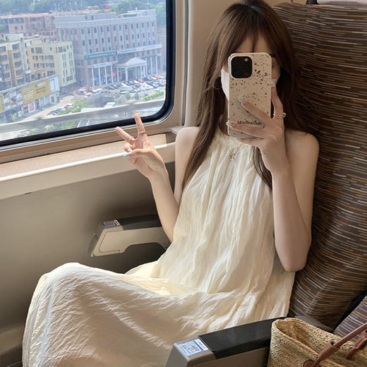西遇法式挂脖连衣裙女2025年夏季新款宽松杏色海边度假无袖沙滩裙SS050717 商品图2