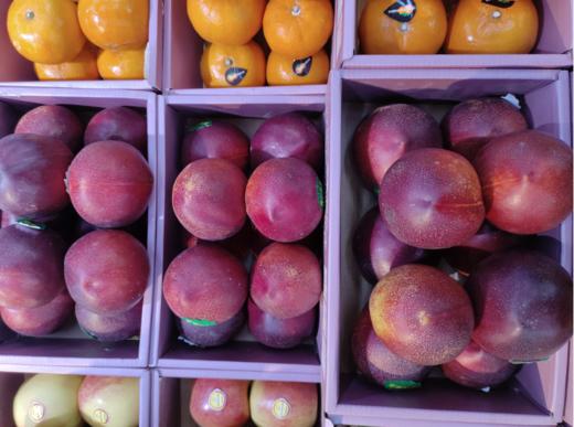 精品麻脸红油桃一斤 商品图1