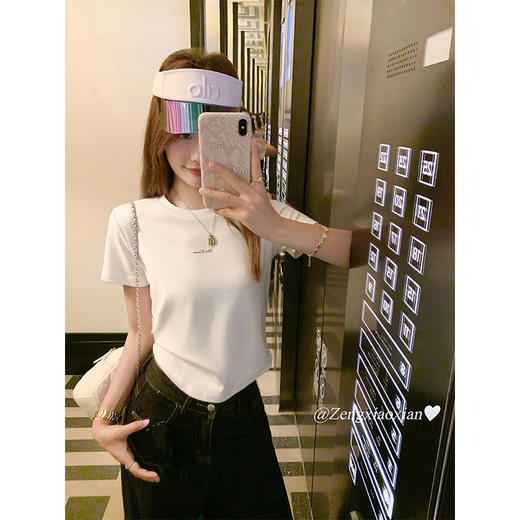 <曾小咸推荐>新品现货秒杀！卖完下架不再补 ！微信粉丝打折价！！2色简约正肩短袖t恤 日常89.99/件 立减40 秒杀49.99/件！！ 商品图2