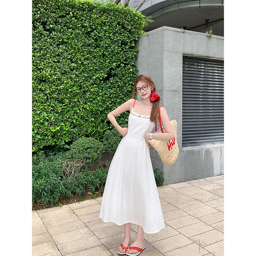 【折后再享2件88折】微信粉丝打折价！！刺绣吊带连衣裙 日常229.99/件 立减90 秒杀139.99/件！！ 商品图2