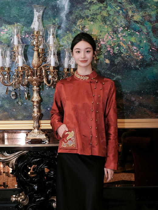 东方境X郭培| 刺绣提花新中式上衣-柿子红 商品图3