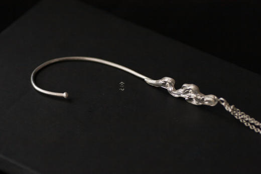 錾刻自在祥云银色耳挂银流苏 商品图4