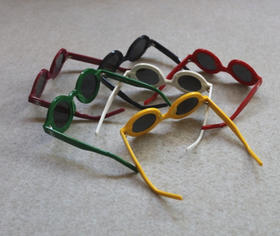 简单粗暴的 哈！男女 奶奶香 联名合作款 板材框 讨巧的小圆形 墨镜