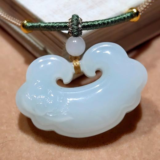 和田玉锁型项坠 商品图3