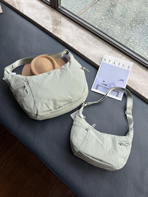 点此购买 lulu露露女士单肩斜跨大号牛角包 xj 318491 商品图3