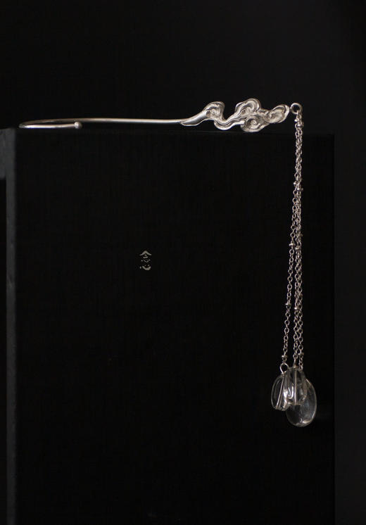 錾刻自在祥云银色耳挂银流苏 商品图3