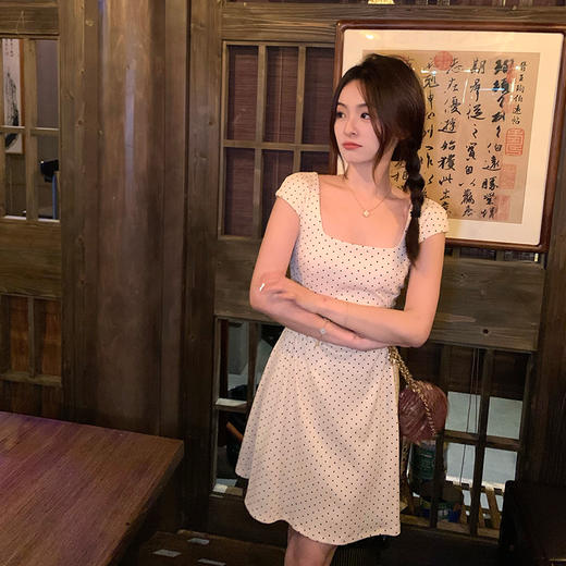 金蘑菇菇 夏风赫本/温柔风氛围棉感小波点连衣裙 商品图1