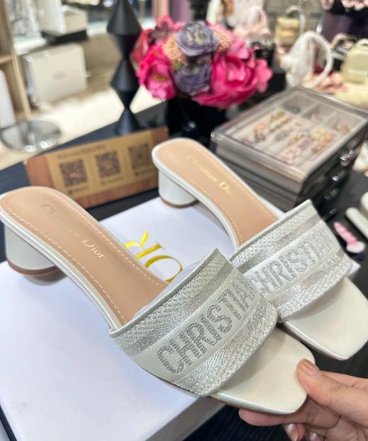 D家夏日必备一字拖小圆跟羊皮脚垫凉鞋 商品图7