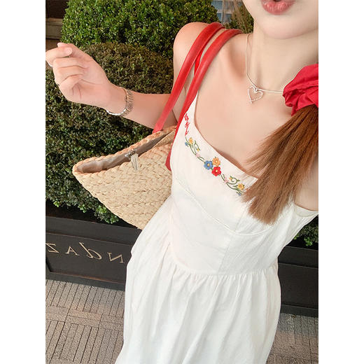 【折后再享2件88折】微信粉丝打折价！！刺绣吊带连衣裙 日常229.99/件 立减90 秒杀139.99/件！！ 商品图4