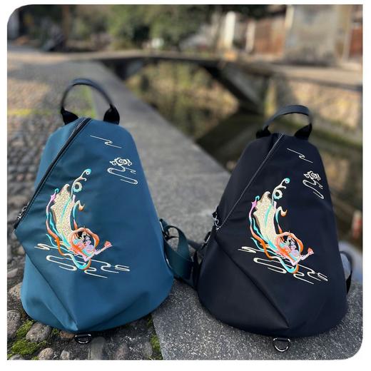 【预售3天】刺绣双肩包女2025新款时尚简约百搭尼龙布大容量旅行休闲背包YWC112 商品图2
