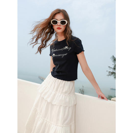 三彩2025夏季新款字母烫钻T恤蝴蝶结圆领正肩短袖木耳边短款M 商品图3