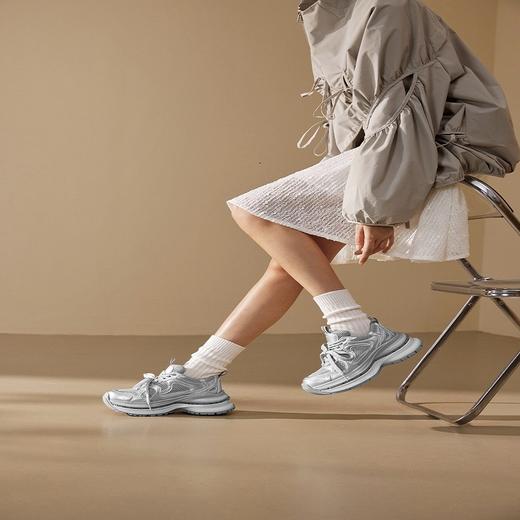 千百度银色厚底老爹鞋女款春季新增高运动网面鞋时尚休闲鞋A25188893 商品图0