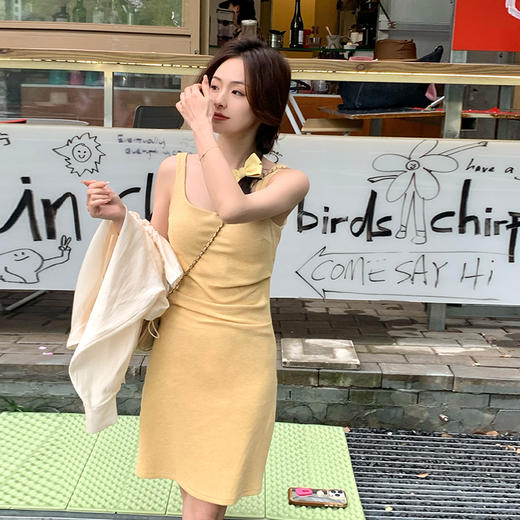 金蘑菇菇 内搭终结者/浪漫松弛极简感 大气修身吊带连衣裙 商品图1