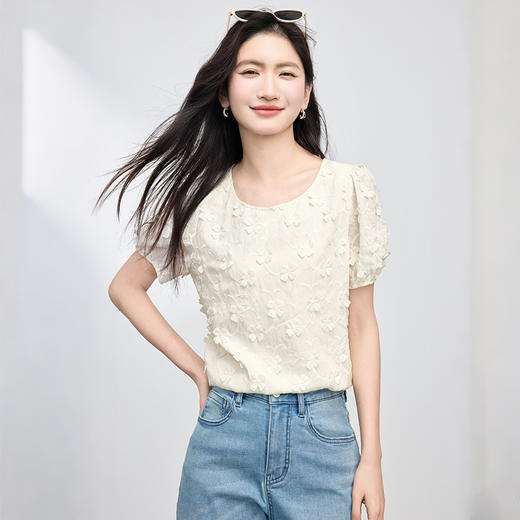 【周四狂欢价】熙世界立体花朵蕾丝衬衫夏宽松白色圆领短袖小衫上衣 商品图4