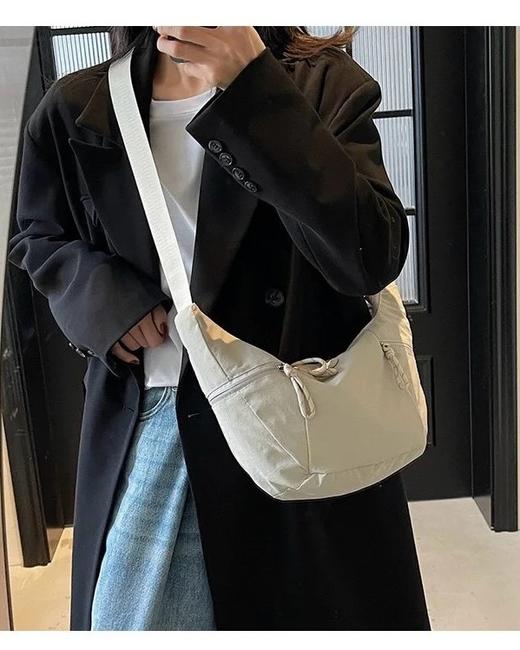 点此购买 lulu露露女士单肩斜跨大号牛角包 xj 318491 商品图7