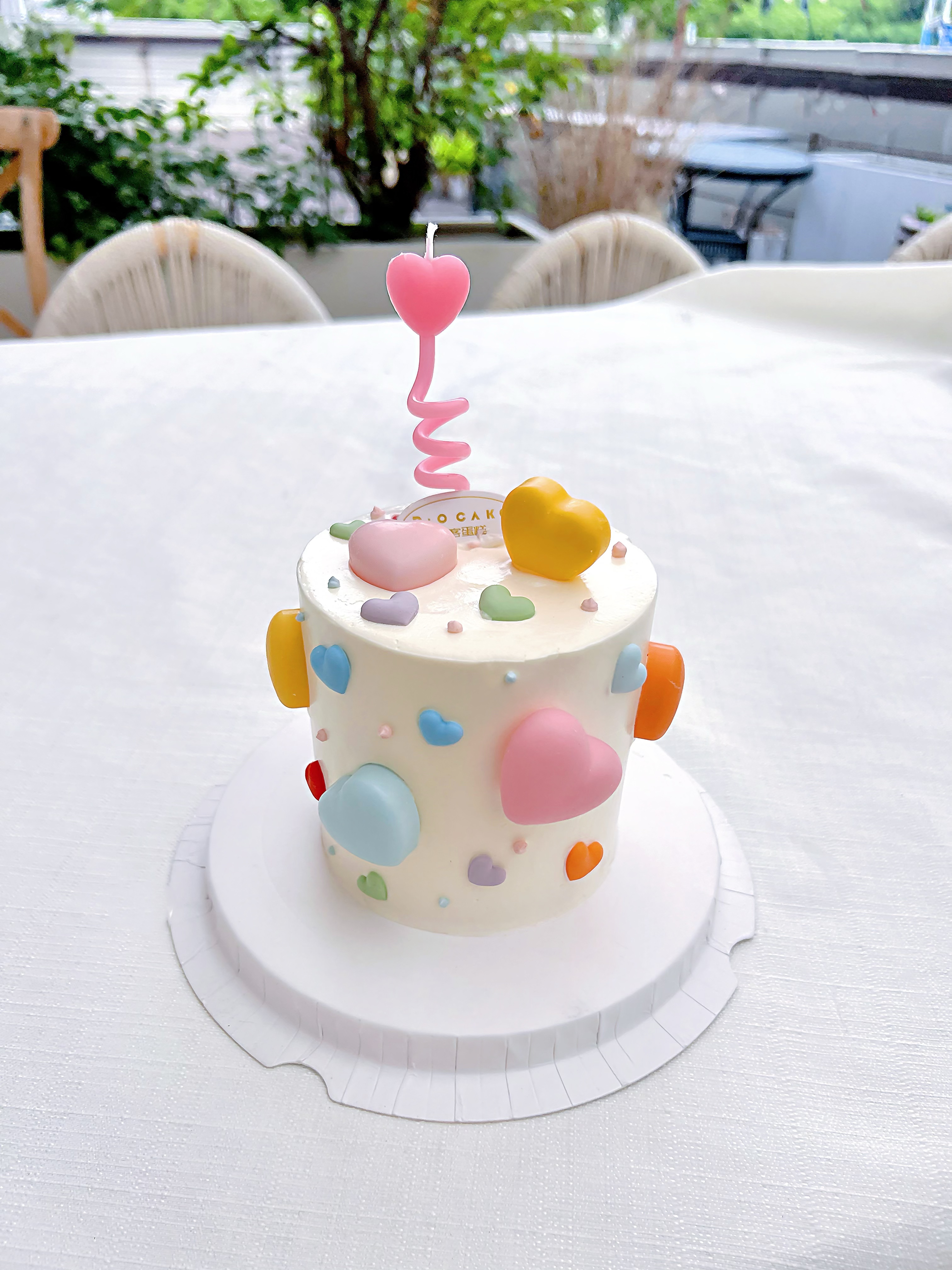 “爱心多巴胺蛋糕” 彩色蜡烛随机搭配1根，提前5小时预定，标配3套餐具
