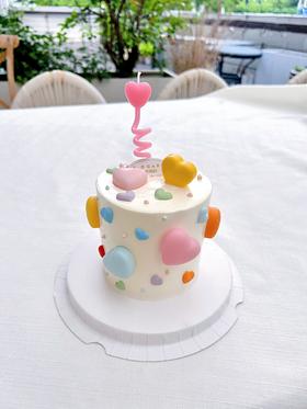 “爱心多巴胺蛋糕” 彩色蜡烛随机搭配1根，提前5小时预定，标配3套餐具