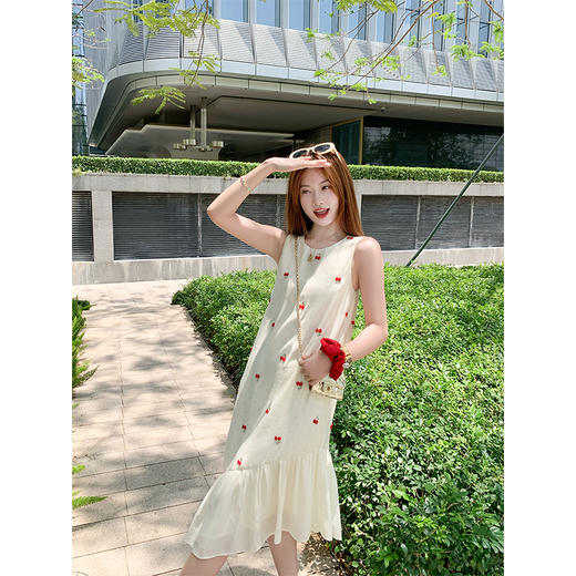 <曾小咸推荐>韩系甜美樱桃刺绣不规则连衣裙 商品图2