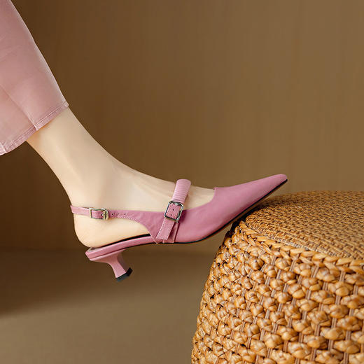 【预售5天】气质尖头后绊带羊皮小猫跟高跟鞋后空单鞋真皮低跟包头凉鞋女夏季DB&M6323 商品图0