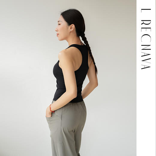 L RECNAVA 裸感一体胸垫修身显瘦工字背心 经典圆领好穿脱 长度到腹 遮肉显瘦 商品图8