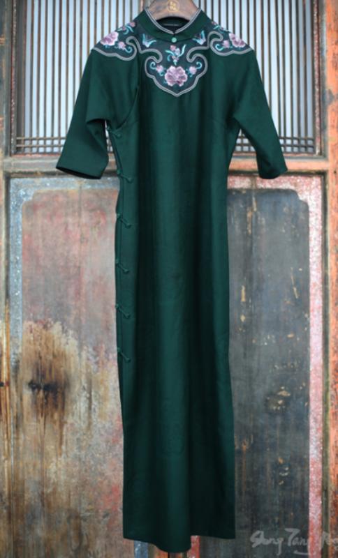 盛唐牡丹| 香云纱手绣如意领古法旗袍-祖母绿 商品图0