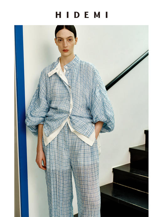 HIDEMI 度假系列色织海水蓝格纹清透感斜门襟设计压褶立领防晒款超薄外套衬衫套装 上衣/阔腿裤 商品图12