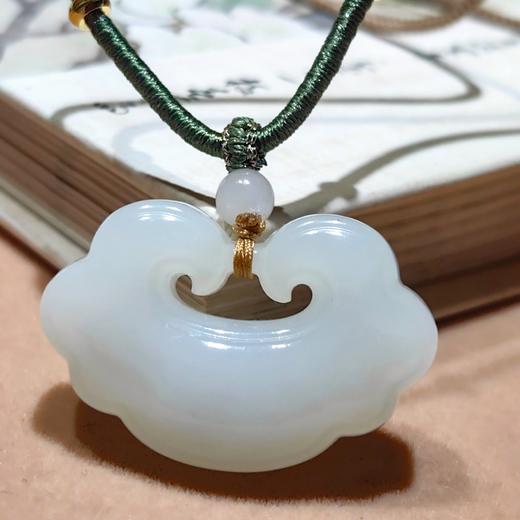 和田玉锁型项坠 商品图1