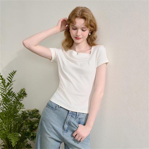 西遇法式慵懒修身短袖女夏季新款不规则斜领简约百搭纯白体恤D1640909/V0050553 商品图4