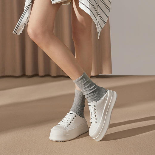 千百度厚底休闲板鞋女款增高时尚运动鞋松糕底休闲鞋A25189271 商品图4