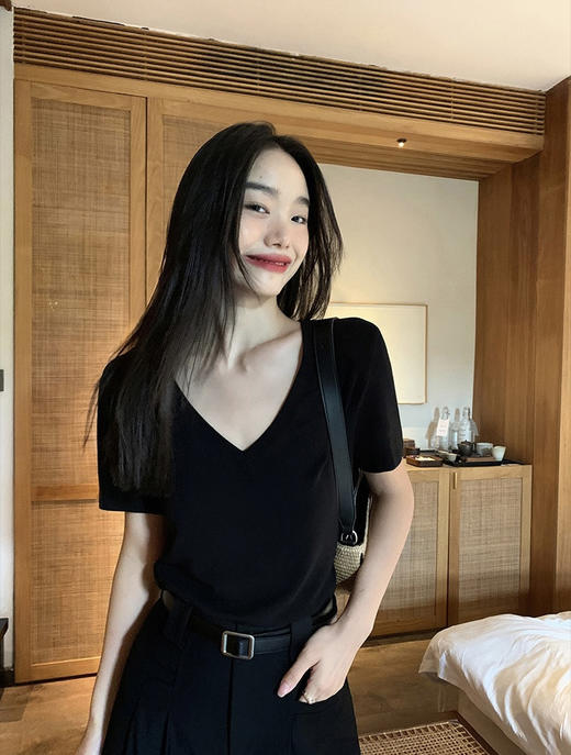 亏钱清仓🔥韩国小姐姐最爱的【AMTN宽松显瘦百搭V领T】💰69元秒完下架！总库存就1000来件！且买且珍惜 商品图3