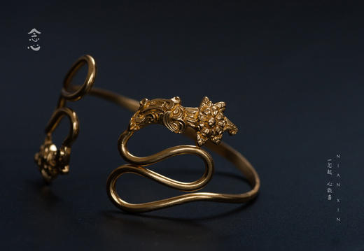 银鎏金缠绕莲花手镯 商品图3