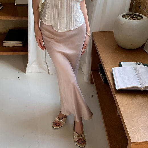 西遇缎面鱼尾半身裙女夏季新款修身法式粉色高腰包臀裙子SS050702 商品图4