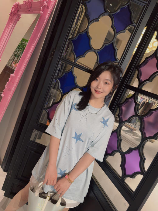 花花团满天星系列T恤｜黑白双色修身显瘦满天星短款小上衣+四色烫钻五角星宽松oversize休闲T恤、两款可选！特别好搭减龄～时髦随性又显瘦、轻松穿出女大学生即视感～日常通勤、出门游玩都可搭～ 商品图9