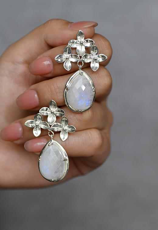 银耳环四叶雕花水晶耳坠 商品图0