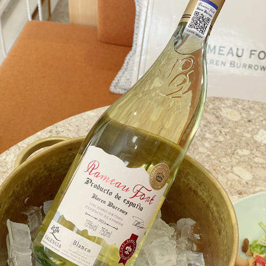 【超值4瓶礼盒装！】拉摩图堡·凯伦巴罗斯半甜白葡萄 750ml*4支 手提礼盒装 独特歪脖瓶设计 西班牙原瓶进口 13度半甜型 清爽可口 香气馥郁 商品图3