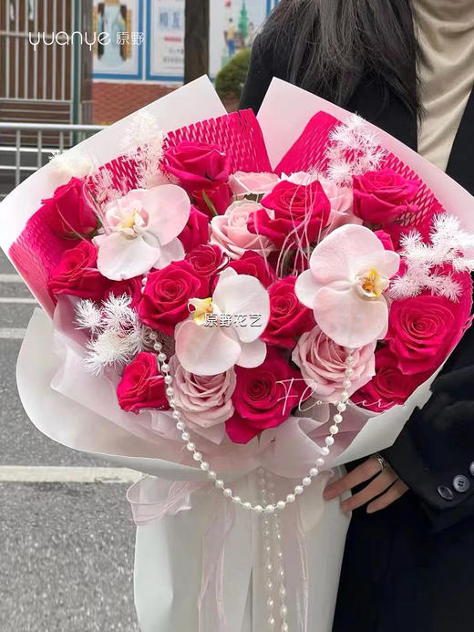 【梦幻仙子】弗洛伊德玫瑰蝴蝶兰混搭花束 商品图0
