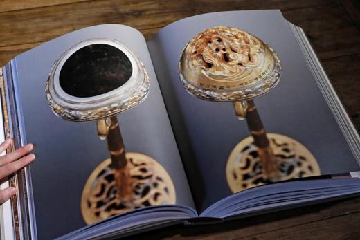 《周秦汉唐文明特集》，一套四巨册，分为《综合卷（上下）》、《法门寺卷》、《壁画卷》，8开精装，页数不便清点，净重约为70斤，仅印200套，上海书画出版社2004年初版，原定价15000元。售价6980 商品图13