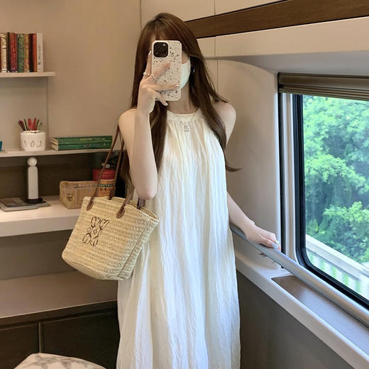 西遇法式挂脖连衣裙女2025年夏季新款宽松杏色海边度假无袖沙滩裙SS050717 商品图0